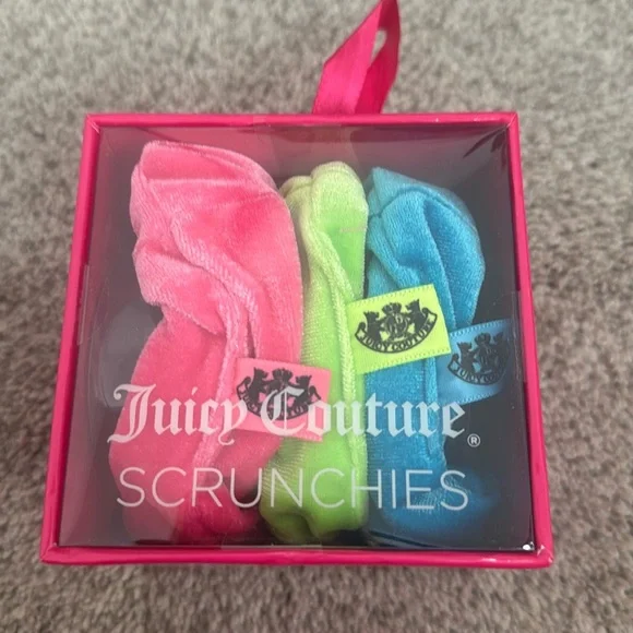 New in Box- Juicy Couture set of 3 velour scrunchies - Picture 1 of 3